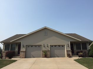 1040 Primrose Ln, Fond Du Lac, WI 54935