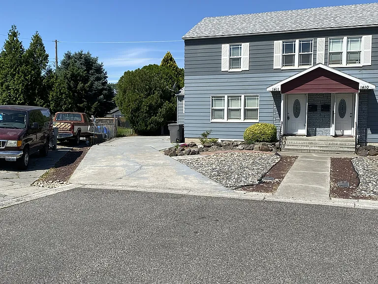 1410 Townsend Ct — Photo 2
