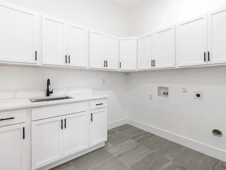 1001 Henry Way — Photo 25