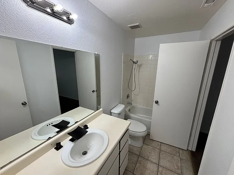 9153 Newhall Dr #109 — Photo 7