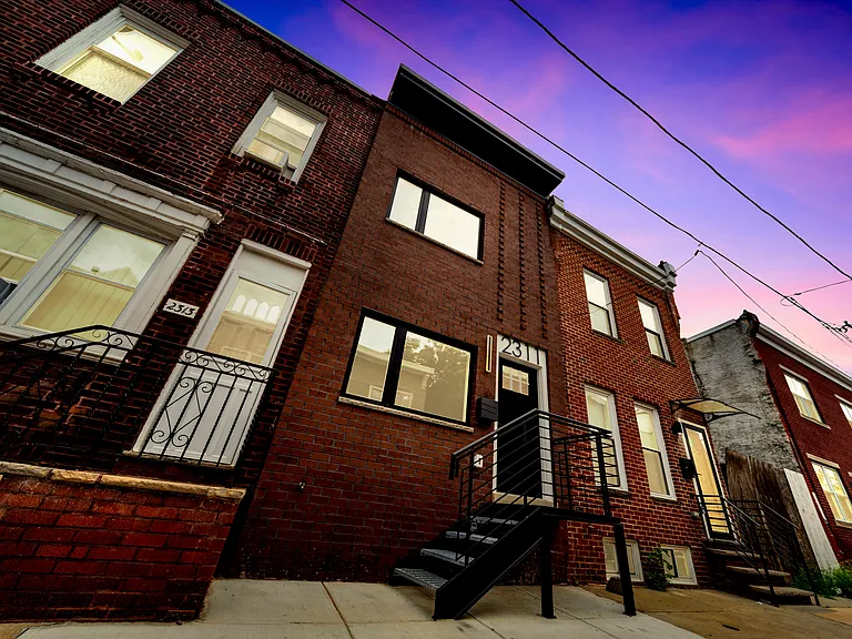 2311 Cross St — Photo 1
