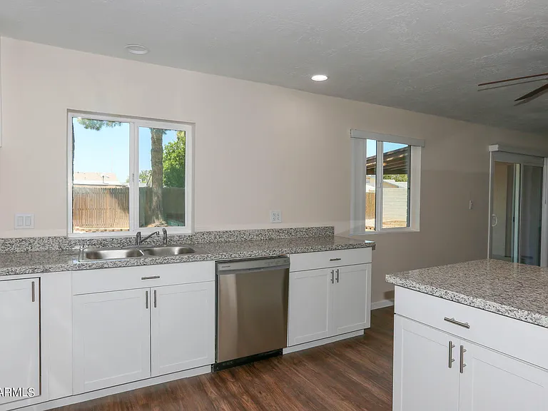 6226 S Hazelton Ln — Photo 7