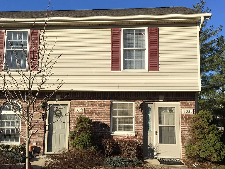 3350 S Oaklawn Cir — Photo 1