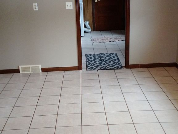 5th image of 372 Park St