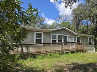 240 Swan Lake Dr, Melrose, FL 32666