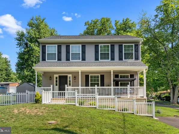 22 Oak St, Willow Grove, PA 19090