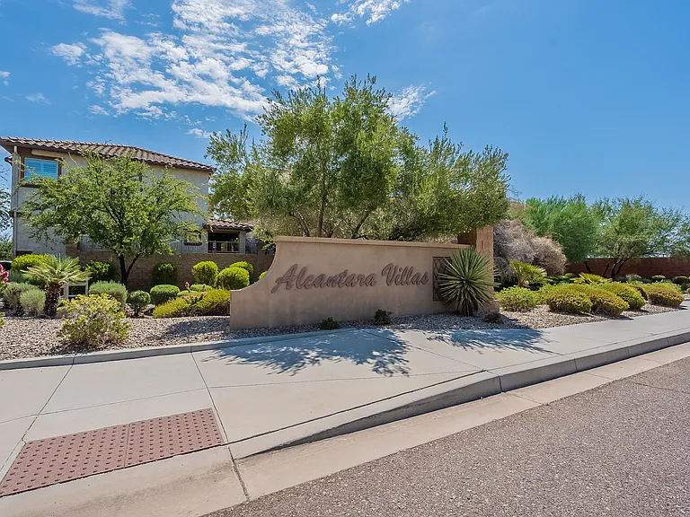 4644 E Beck Ln — Photo 4