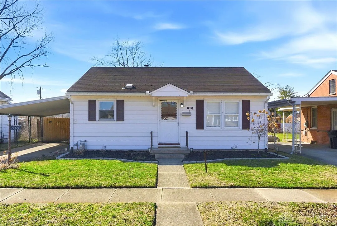 616 Lake Ave photo 1