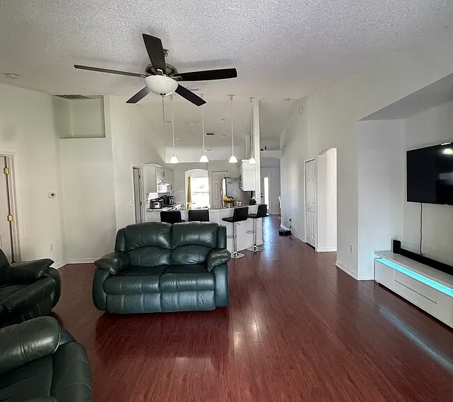 10 Lloret Pl — Photo 4