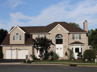 7 Nicole Ct, Colonia, NJ 07067