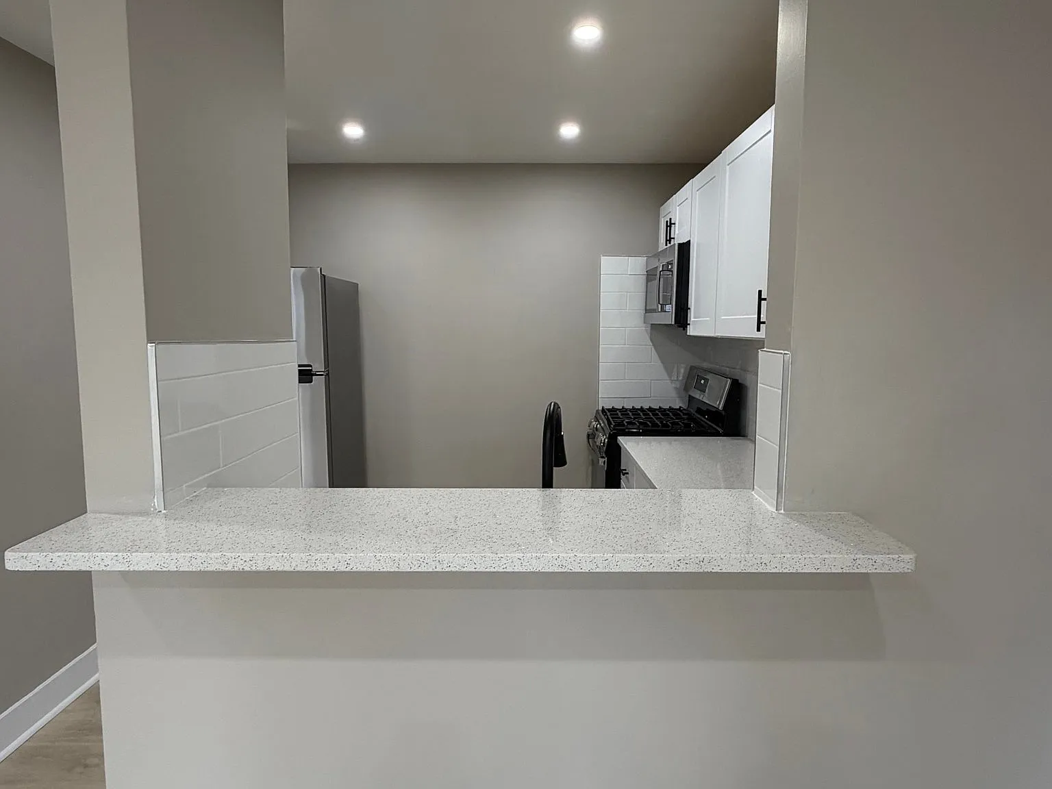 Cozy 1 Bed/1 Bath Unit on Park Ave in Orange - $1750/mo (NJ) — Photo 2