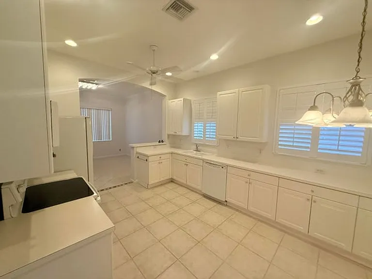 9041 Bay Harbour Cir — Photo 4