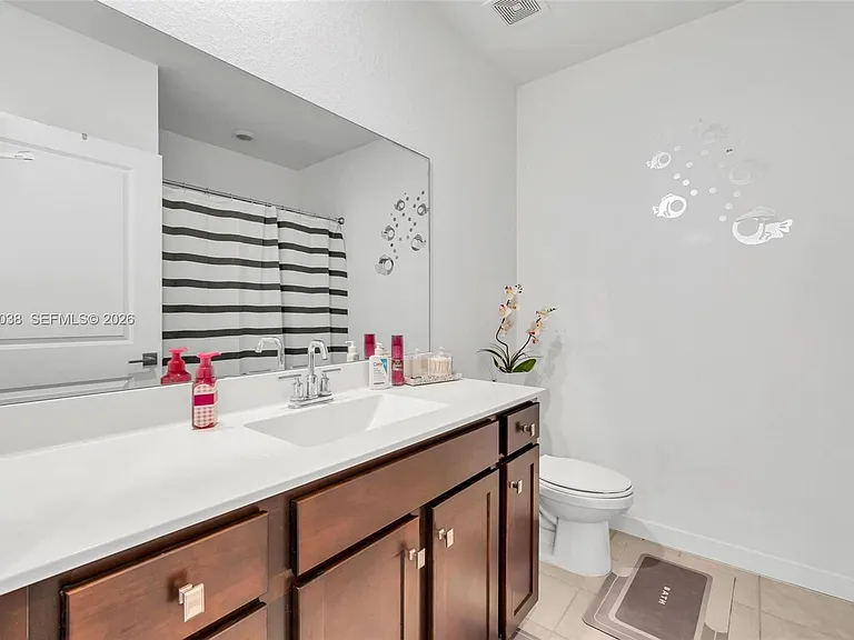 537 NE 6th Ct — Photo 26