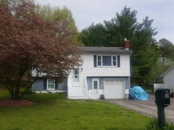 138 Pine Ln, Colchester, VT 05446