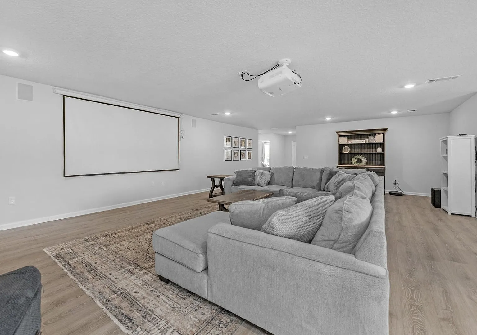 Laurel Hill Home with Double Oven, Pantry, & Master Suite! — Photo 4