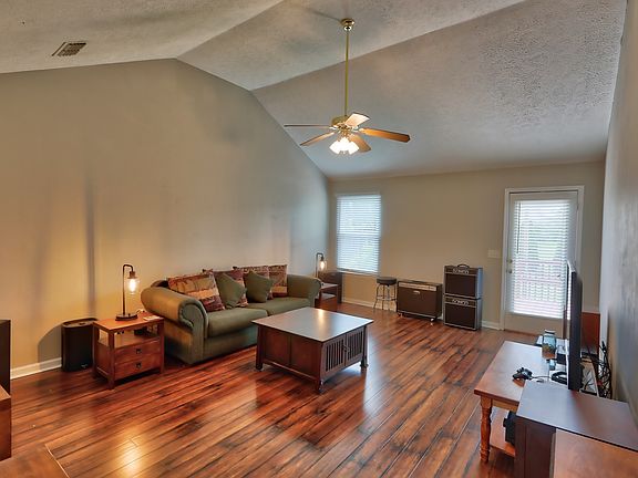 2nd image of 1271 Tiree Dr