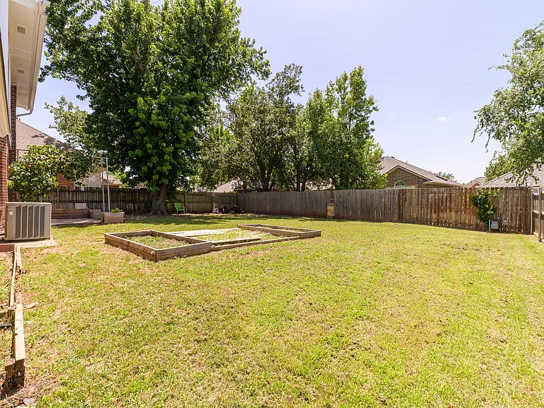 1829 Courtney Ln — Photo 50