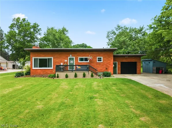2221 Schneider St NW, North Canton, OH 44720