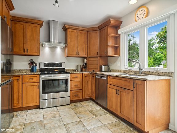 5th image of 158 E Heatherlea Dr