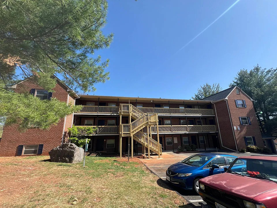 The Stone Ridge Apartments