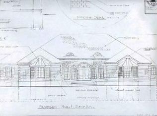 3 Potters Ln, Roslyn Heights, NY 11577