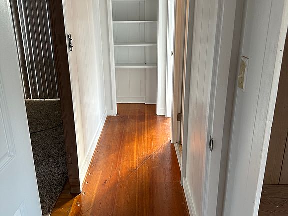 Hallway between bd 1 and 2