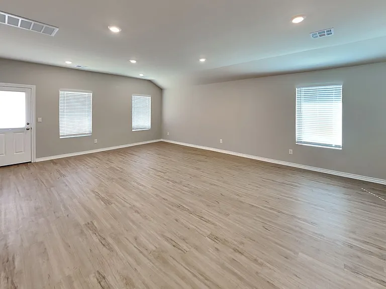 2932 Firefly Dr — Photo 3