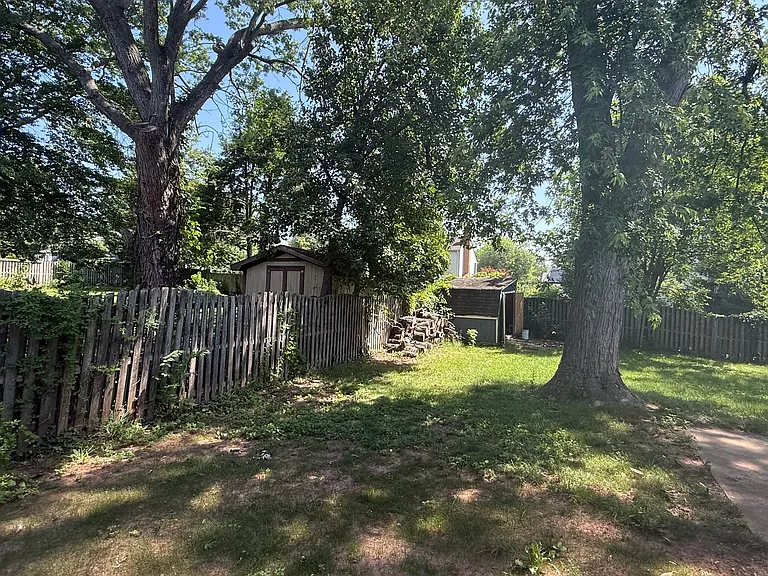 13510 Ellendale Dr — Photo 7