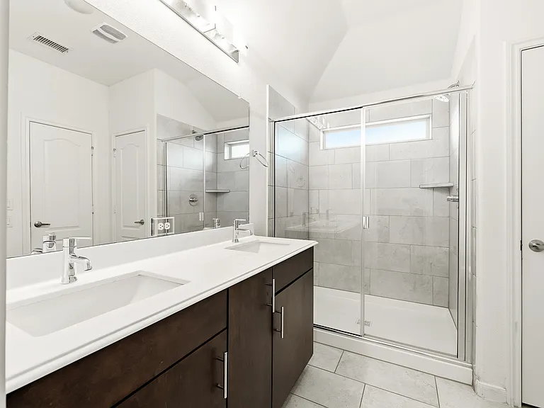 1204 Sumner St — Photo 16