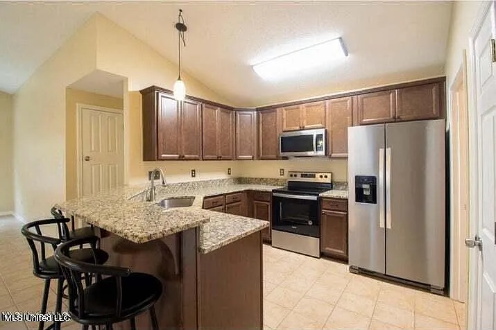 4 bed, 2.0 bath, 1668 sqft, $2,000 — Photo 4