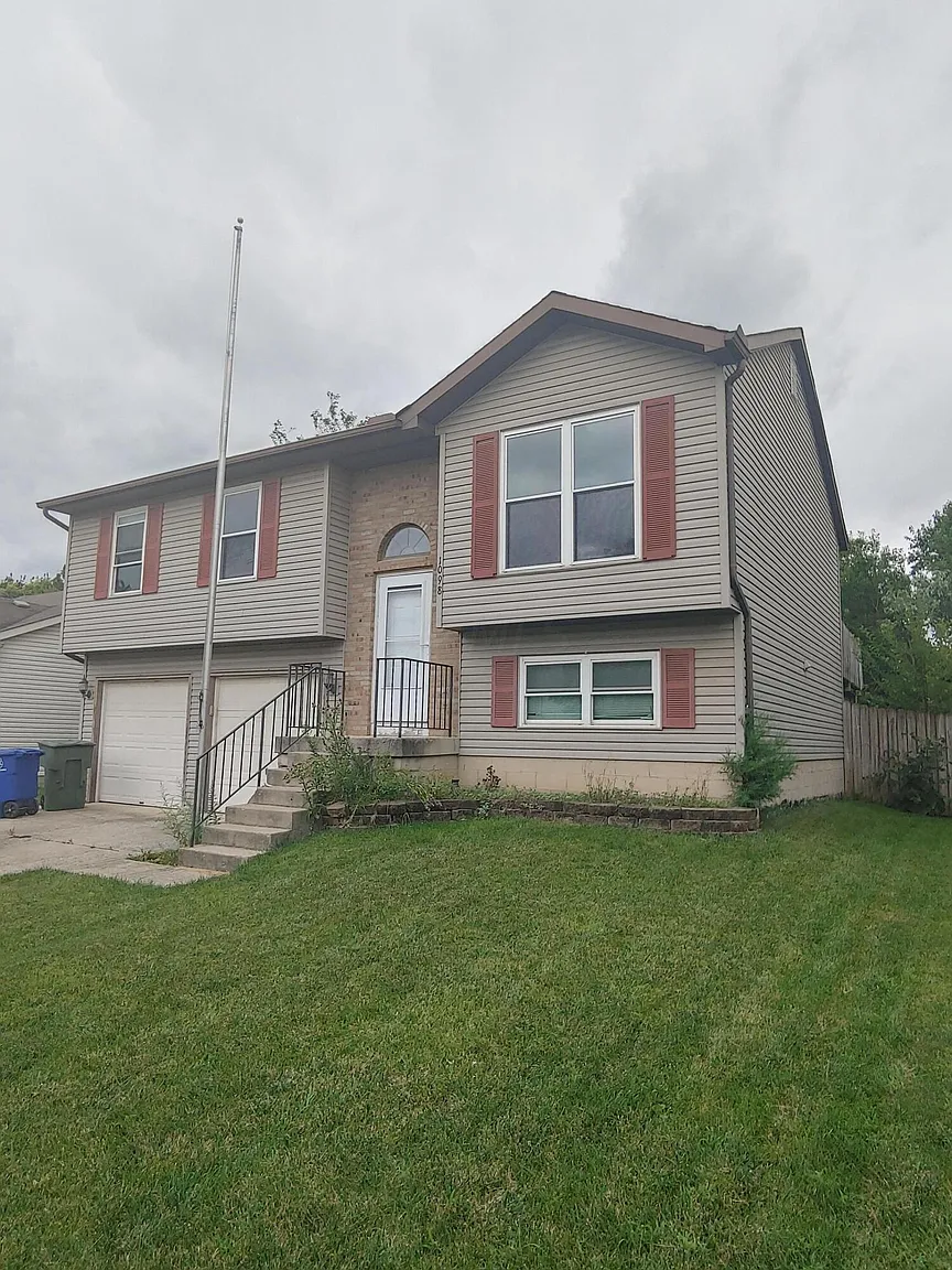 1098 Viewpointe Dr photo 1
