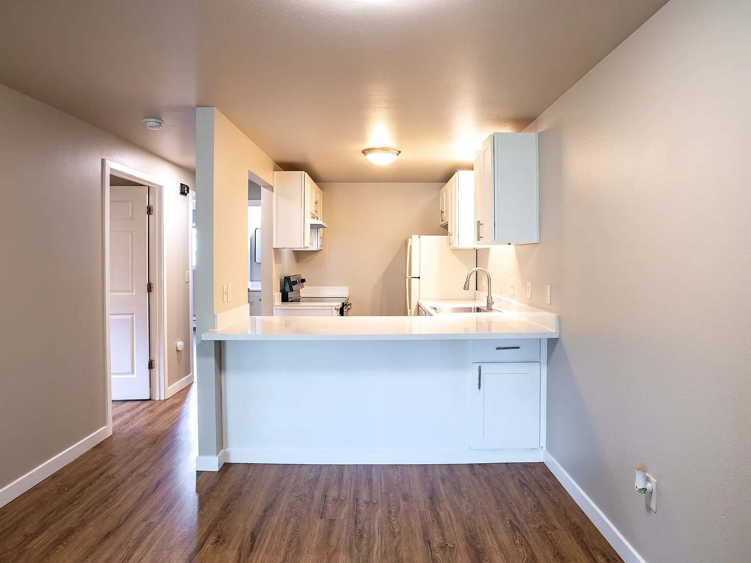 8th Ave SW, Burien — Photo 4