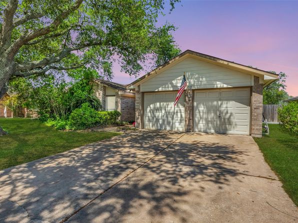 331 Capehill Dr, Webster, TX 77598