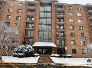 1717 W Crystal Ln UNIT 409, Mount Prospect, IL 60056