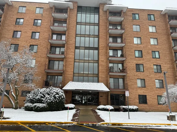 1717 W Crystal Ln Unit 409, Mount Prospect, IL 60056