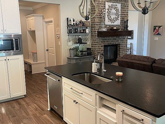 4th image of 129 Germantown Cir