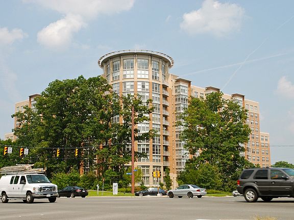 Exterior SunsetHills/RestonPkwy