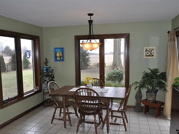4th image of 209 Yorkshire Blvd E