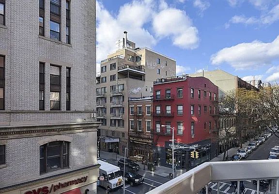 5th image of 184 Thompson St APT 2L