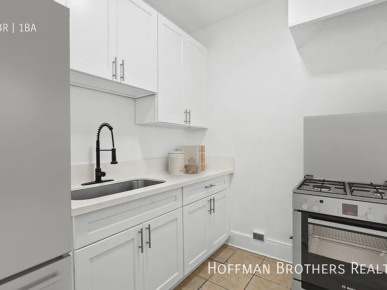 1344 W 4th St #7 — Photo 4