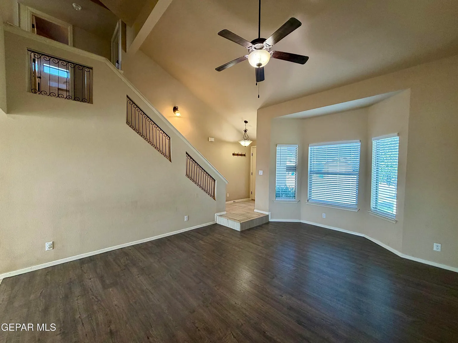 3 bed, 2.5 bath, 1277 sqft, $1,550 — Photo 4