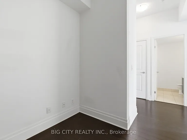 131 Upper Duke Cres #1005 — Photo 24