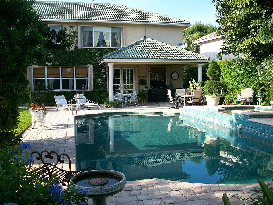 Pool & Jacuzzi