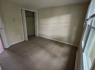 1025 Central St APT D, Palmer, MA 01069