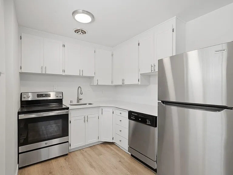 Loyal Heights Apartments — Photo 19