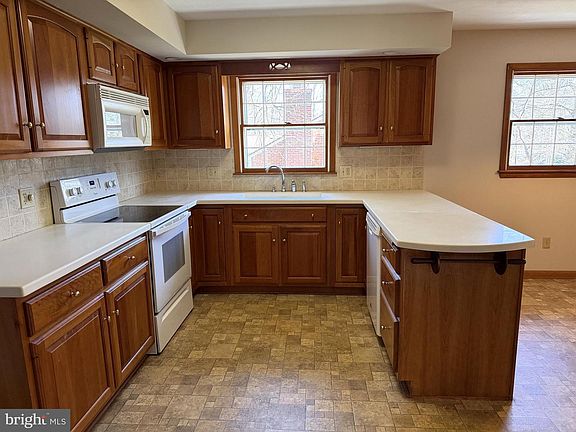 4th image of 773 Cornwall Rd