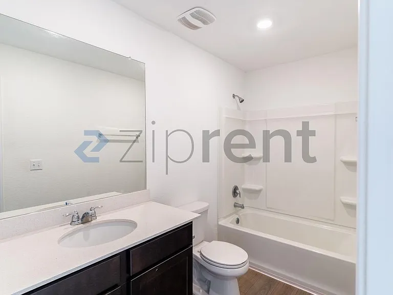 889 Powell St — Photo 9