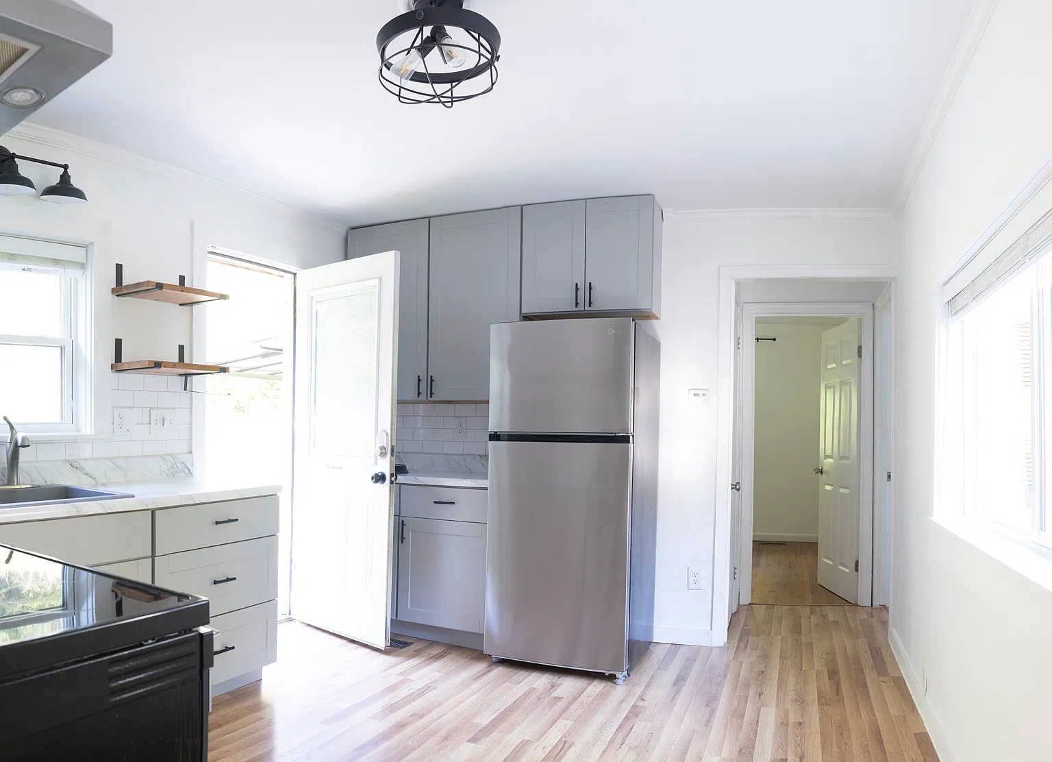 2 bed, 784 sqft, $1,800 — Photo 2