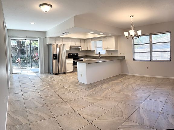 5th image of 3230 Savoy Way