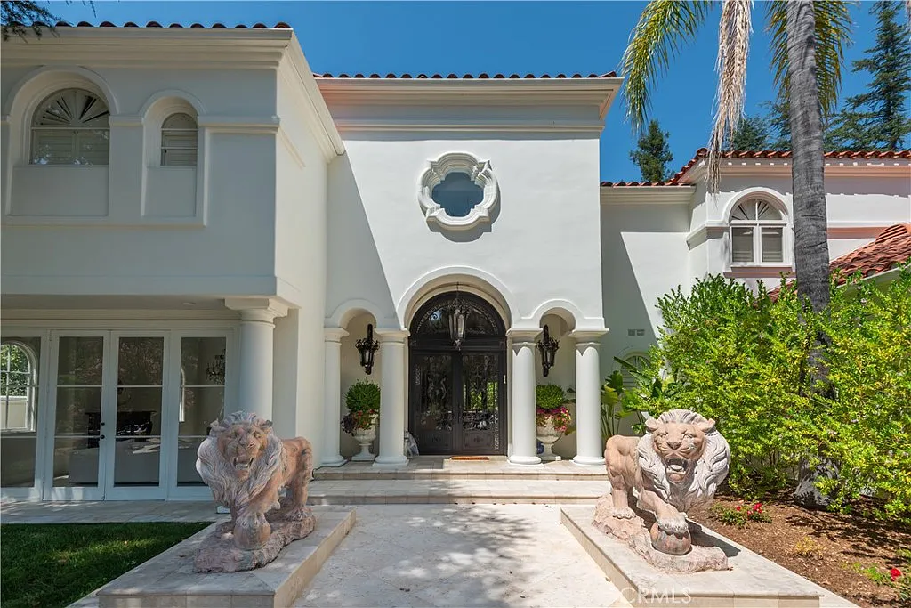 6 bed, 6158 sqft, $20,000 — Photo 2